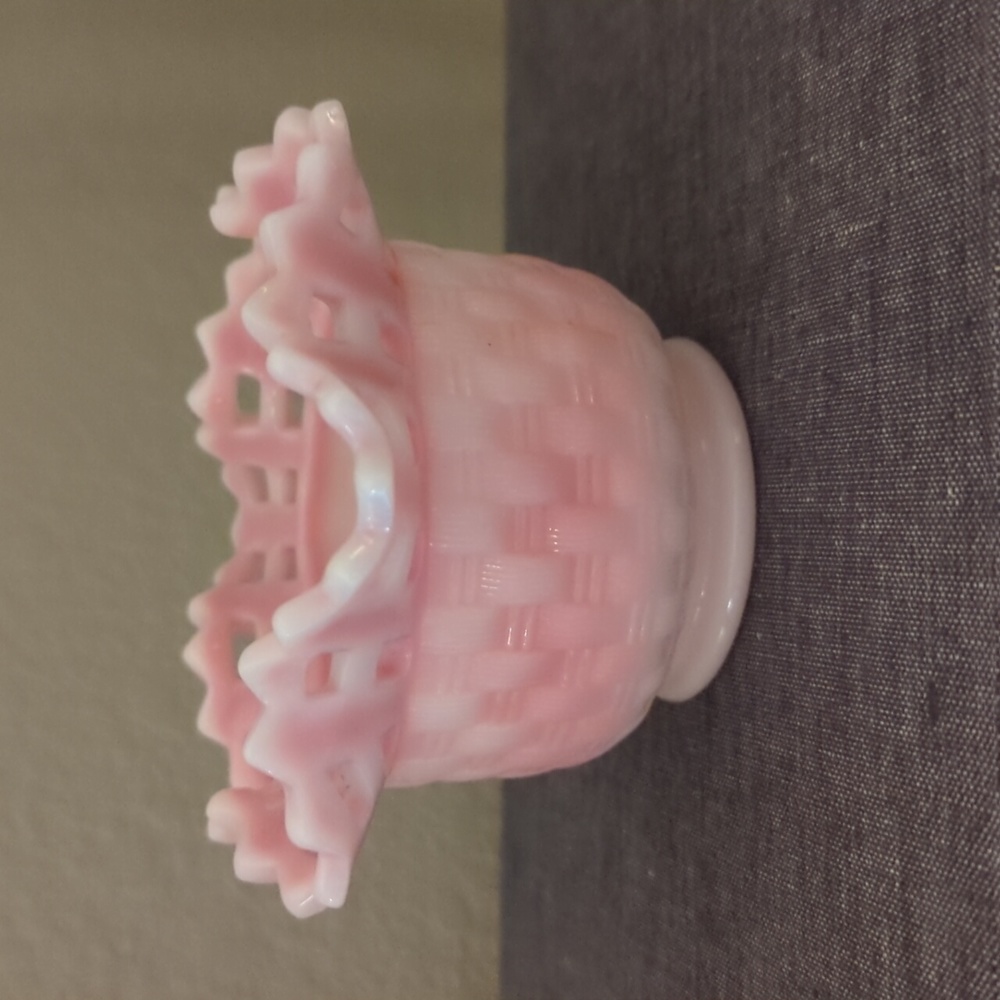 Small Fenton pink/white small woven basket